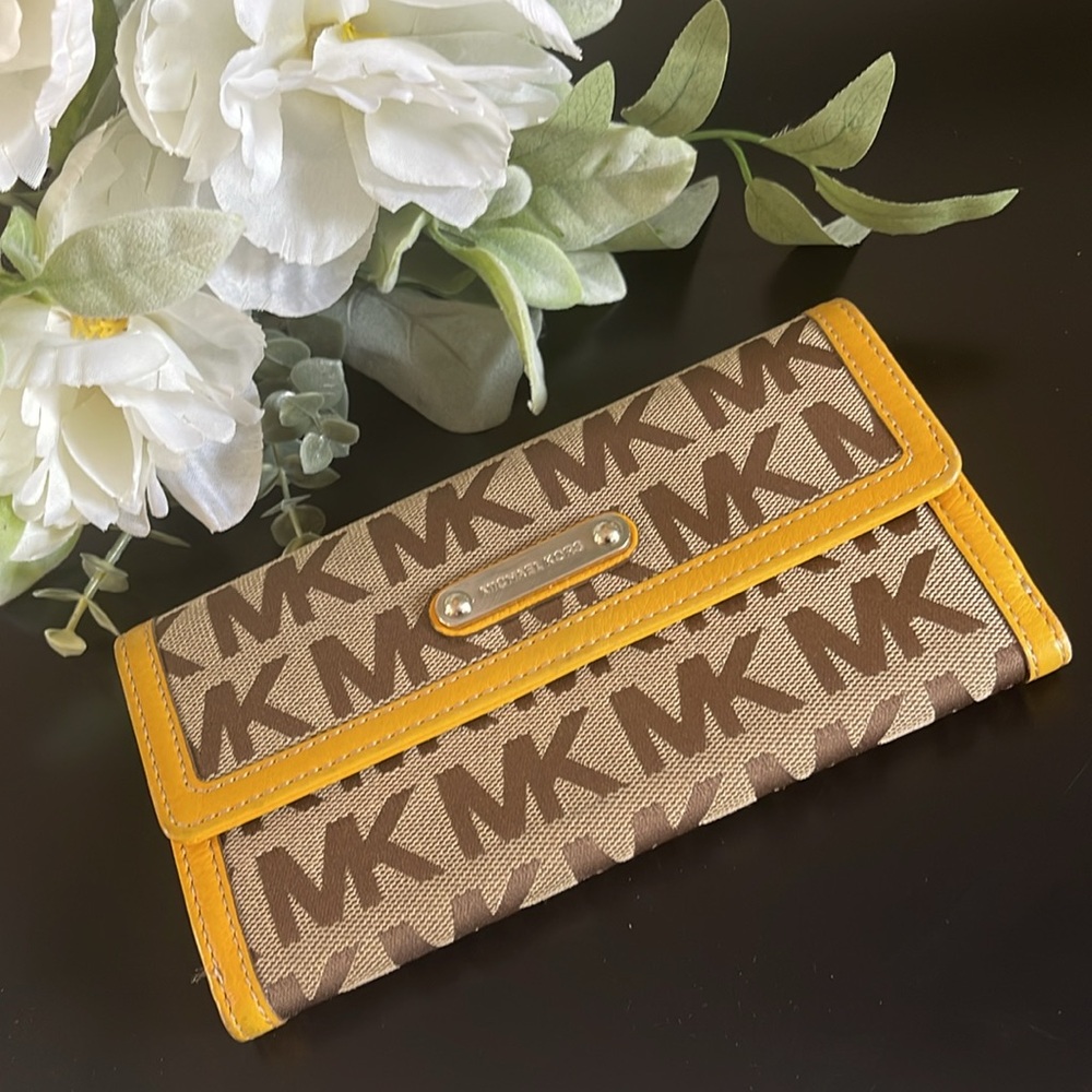 Micheal Kors Signature Wallet